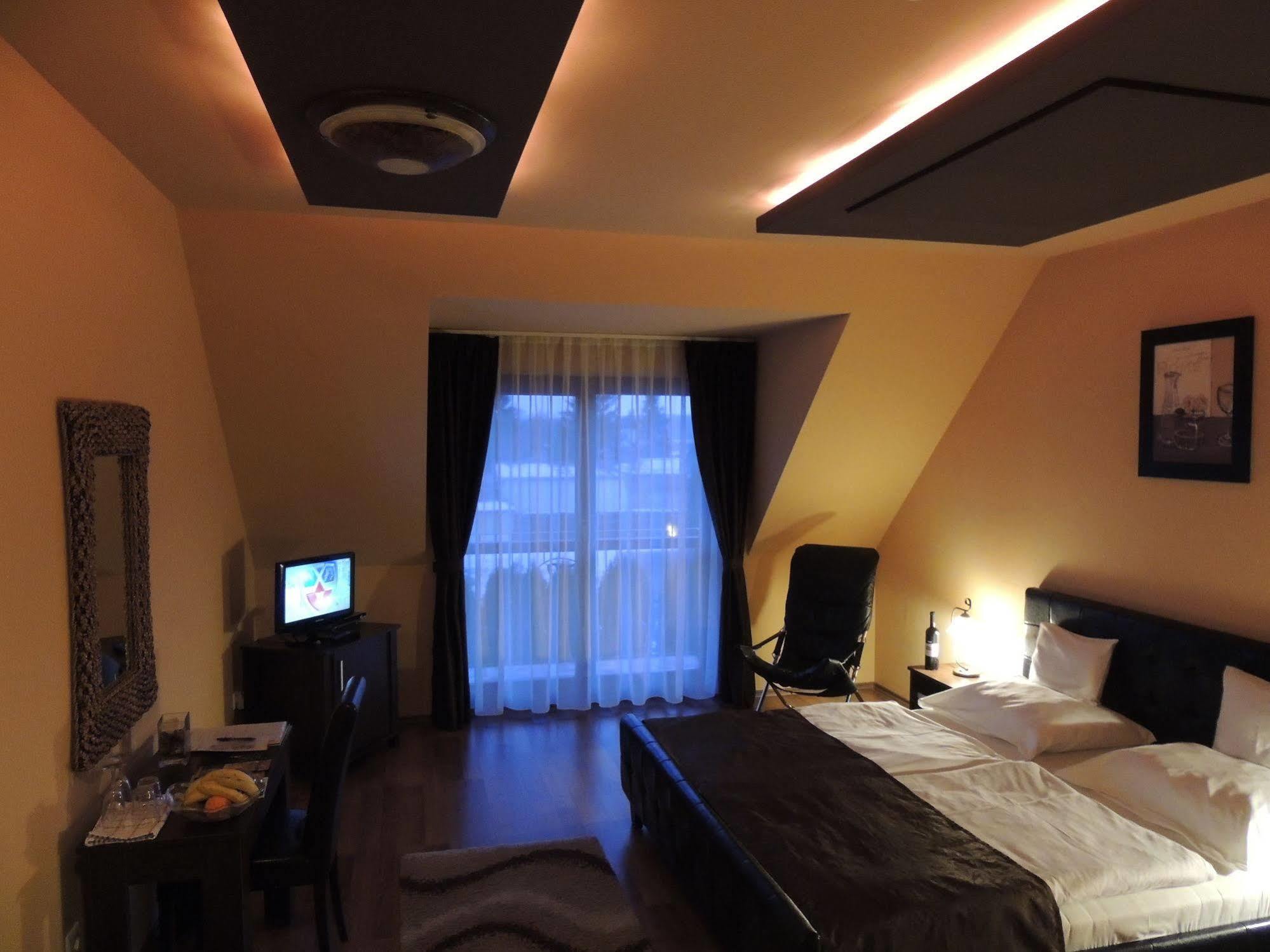 Bajor Panzio Buek-Buekfuerdo, Adults Friendly 12 Plus Exterior photo